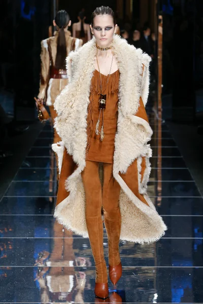 Look 27